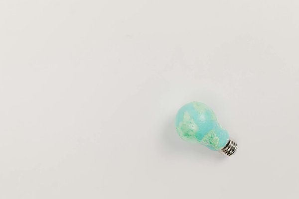 Quelles techniques utilisent les magiciens pour mémoriser des cartes rapidement ?