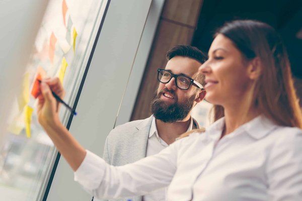 Quelles stratégies pour minimiser l'impact environnemental des emballages dans le commerce de détail ?
