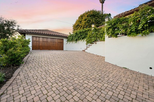 Construisez une allée de garage en pavé: guide complet